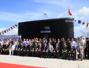 Director General of Rosoboronexport, took part in a solemn flag-raising ceremony on the two submarines of Project 636 Vietnamese Navy