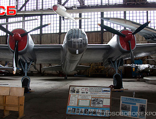 Восстановленные бомбардировщики в Музее ВВС