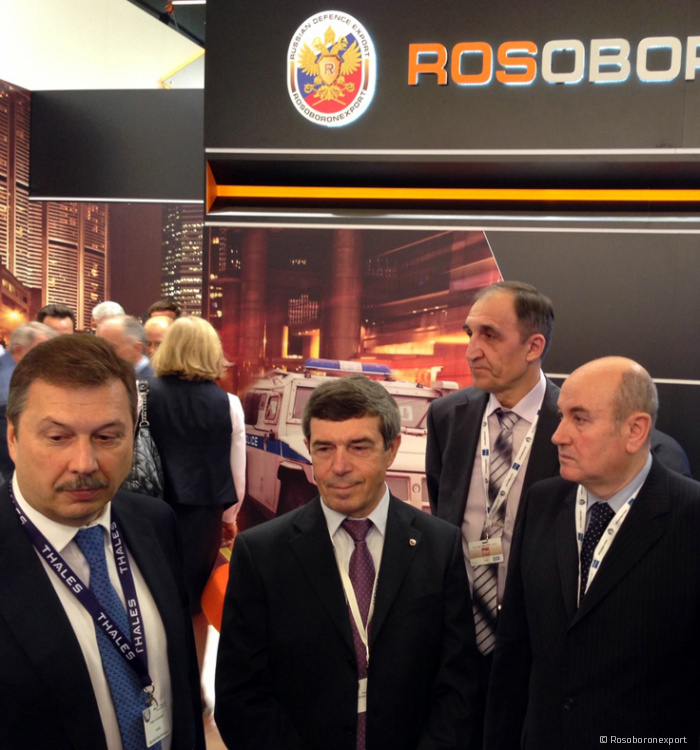 Рособоронэкспорт представил российскую спецтехнику и вооружения на выставке в Париже