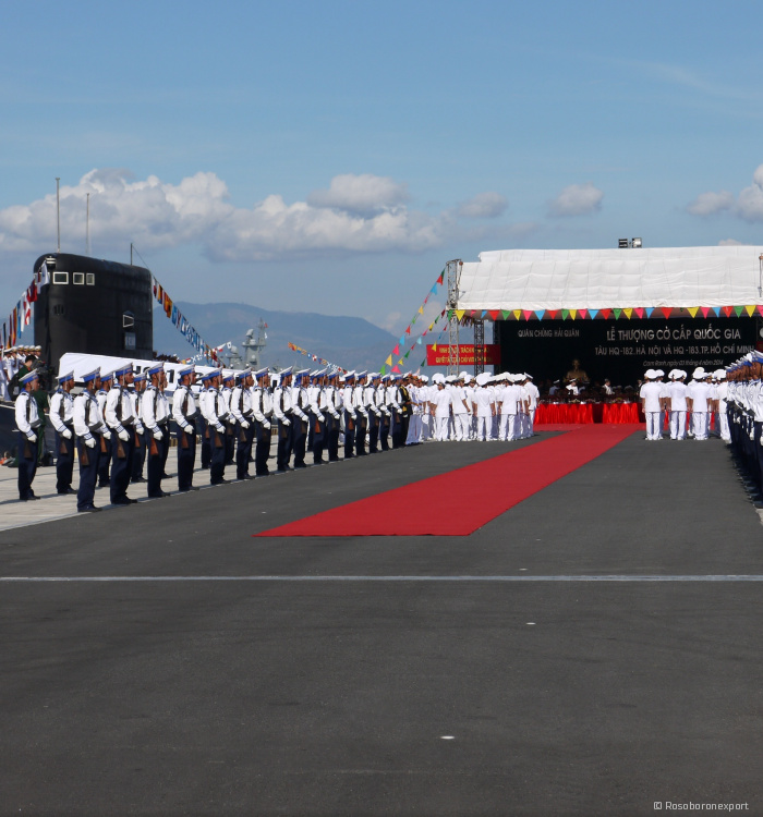 Генеральный директор Рособоронэкспорта принял участие в торжественной церемонии поднятия флага на двух подводных лодках проекта 636 ВМС Вьетнама