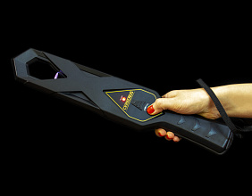 Rosoboronexport presents a unique  metal detector with built-in stun gun for security services