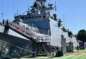 Рособоронэкспорт передал Индии построенный в России фрегат проекта 11356 Tamal